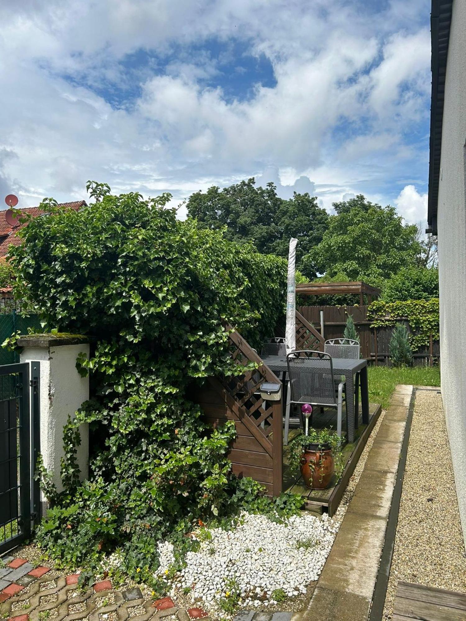 Bezauberndes Gaestehaus Mit Terrasse Nuremberga Exterior foto